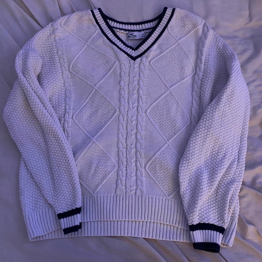 Hollister cable knit v neck sweater